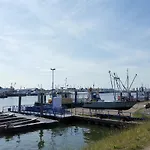 Apartamento Blank - A Night In The Gallery *