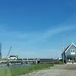 Blank - A Night In The Gallery Apartamento *