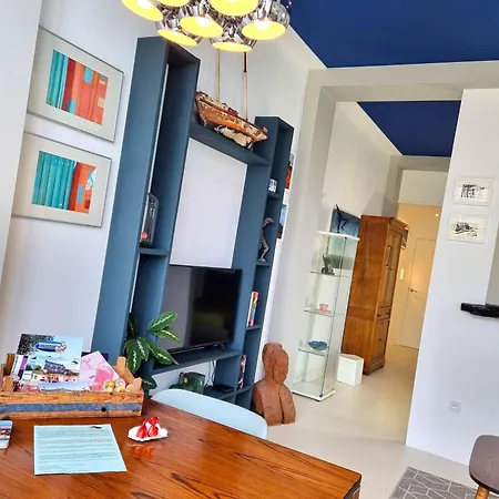 Апартаменты Blank - A Night In The Gallery